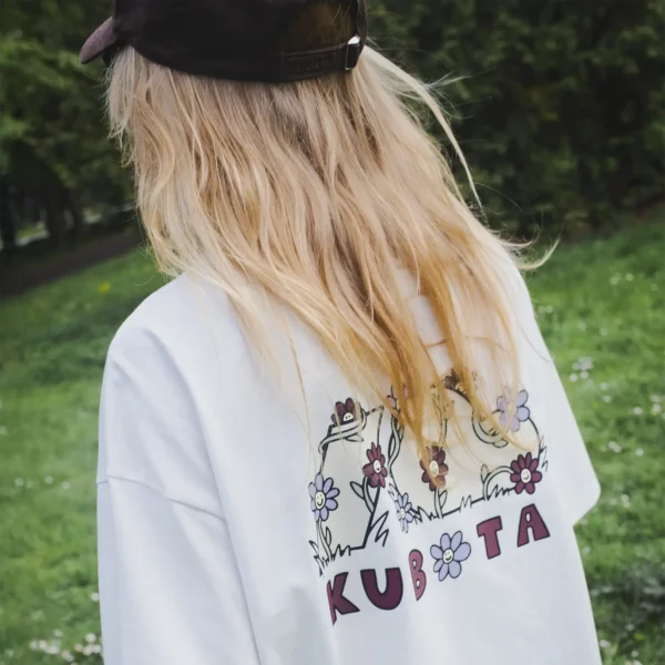 T-shirt oversize Comfy Club Flowers biały damski