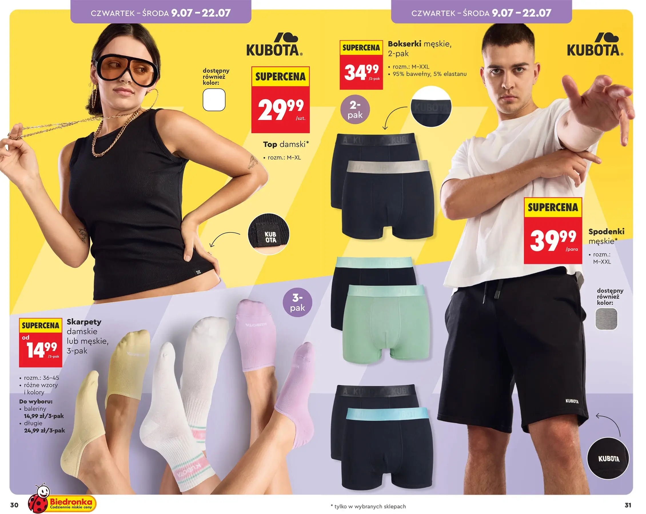 Grafika prezentująca letnią kolekcję ubrań i akcesoriów, gdzie modele eksponują czarny top damski, sportowe spodenki męskie oraz różnorodne warianty bokserek i skarpet w wielopakach. Ta dynamiczna kompozycja graficzna szczegółowo obrazuje asortyment i atrakcyjne ceny przygotowane specjalnie na letni sezon. Całość idealnie oddaje wakacyjny klimat i stanowi doskonałą zapowiedź akcji Kubota w Biedronce, inspirując klientów do odwiedzenia marketów stacjonarnych w celu odświeżenia swojej garderoby.